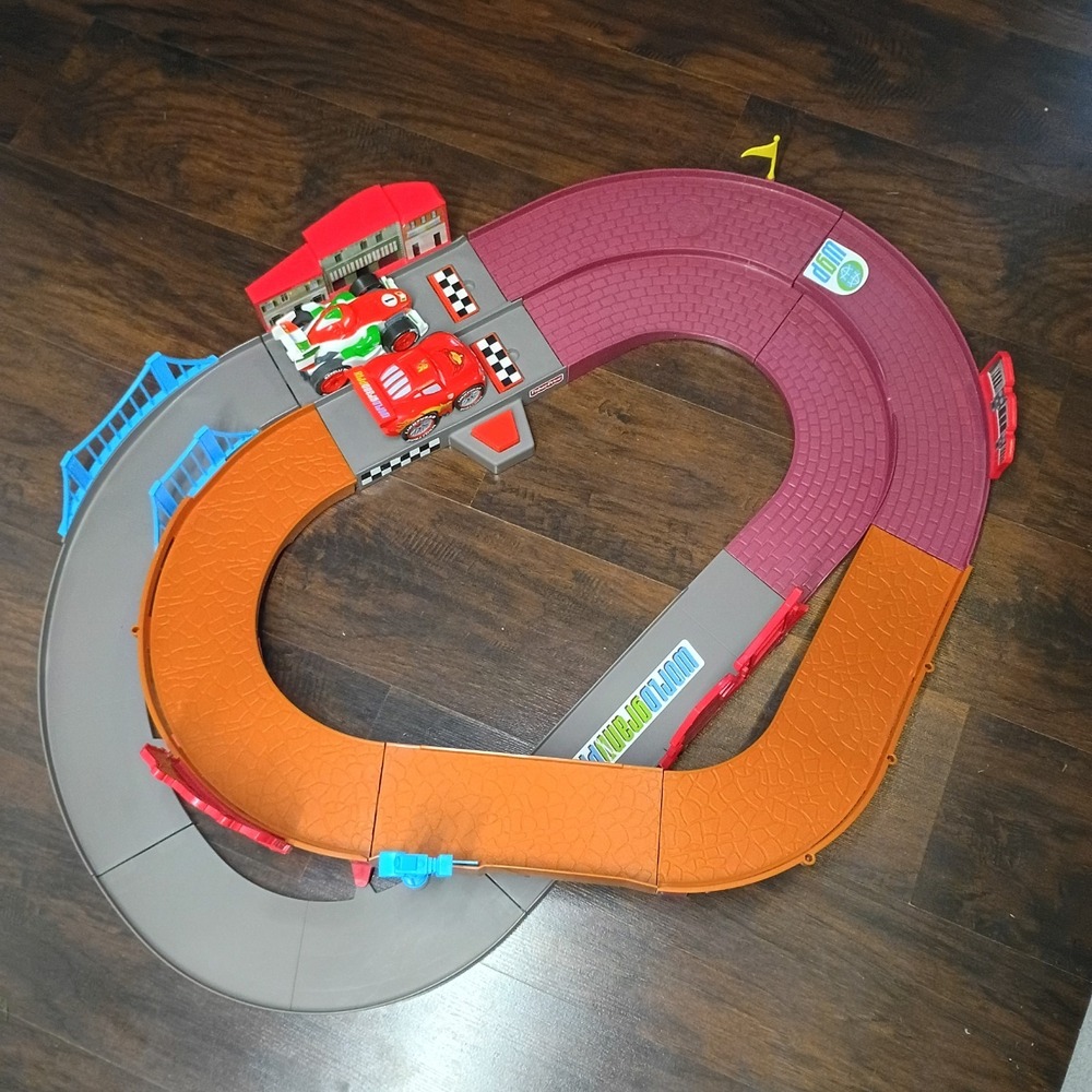 Fisher Price Pixar Cars Shake N Go World Grand Prix Playset With 2 Cars 2011
